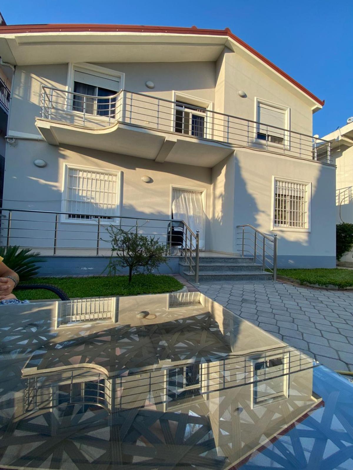 Pensión Twin's Durrës